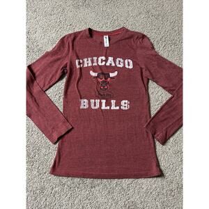 Women’s Size Medium 5th & Ocean Clothing Chicago Bulls Long Sleeve T-Shirt